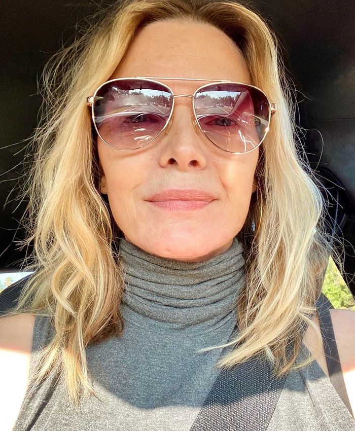 files/be8d7e286b3b-michelle-pfeiffer-selfie-z.jpg